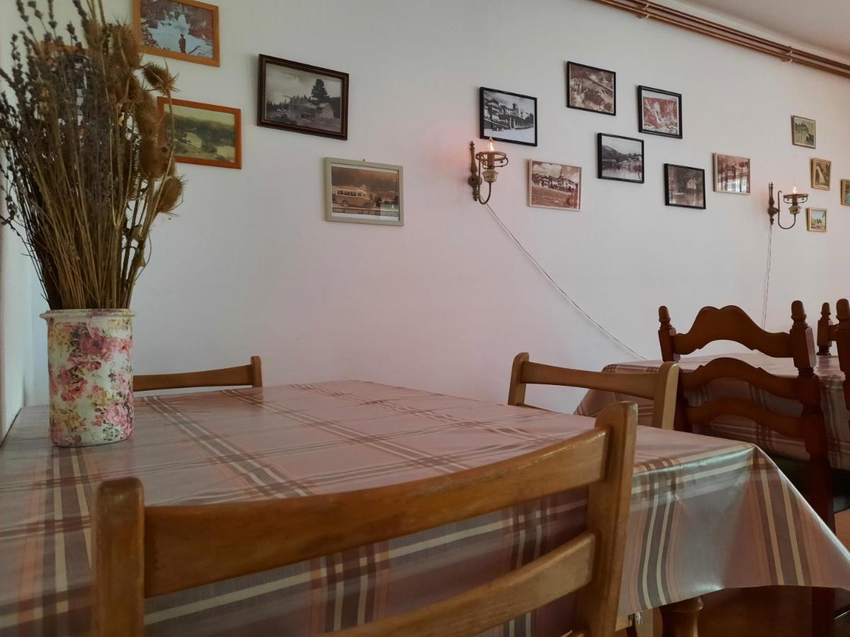 Lazy Bear Hotel Jezerce Eksteriør billede