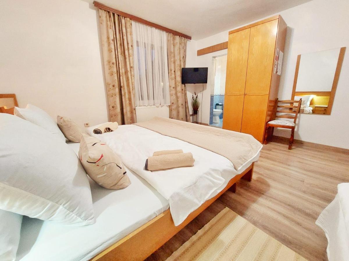 Lazy Bear Hotel Jezerce Eksteriør billede
