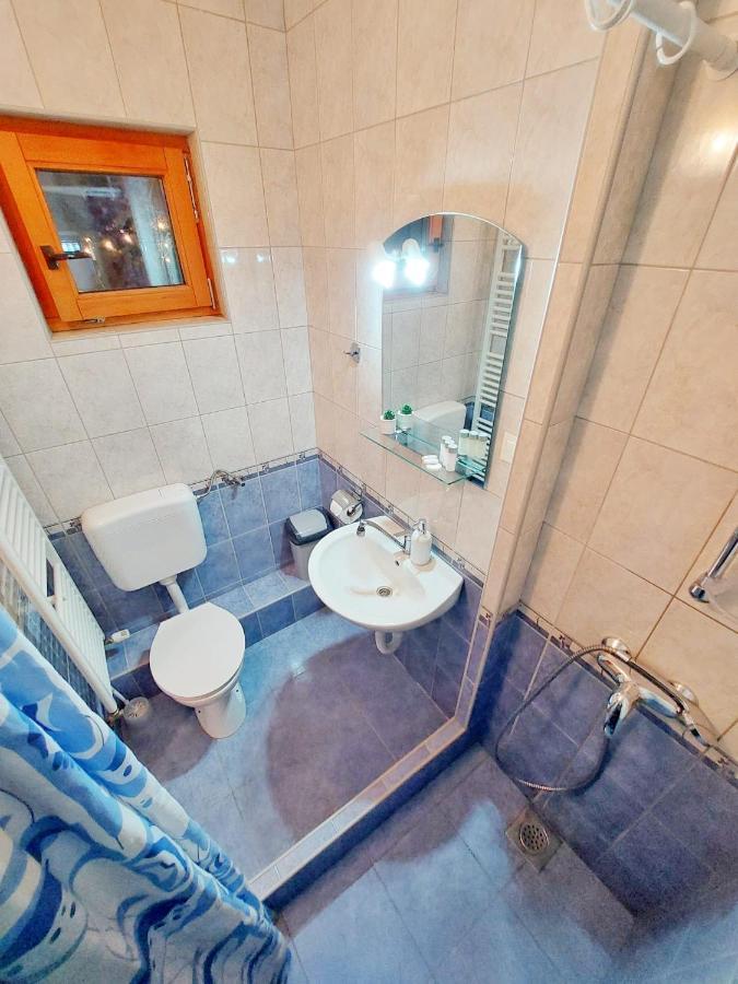 Lazy Bear Hotel Jezerce Eksteriør billede